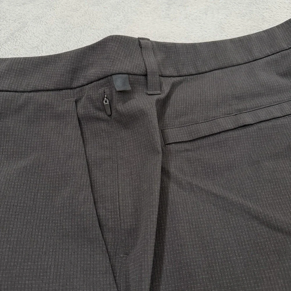 Lululemon Commission Classic Fit Ventlight Shorts Mens 38 Gray 7